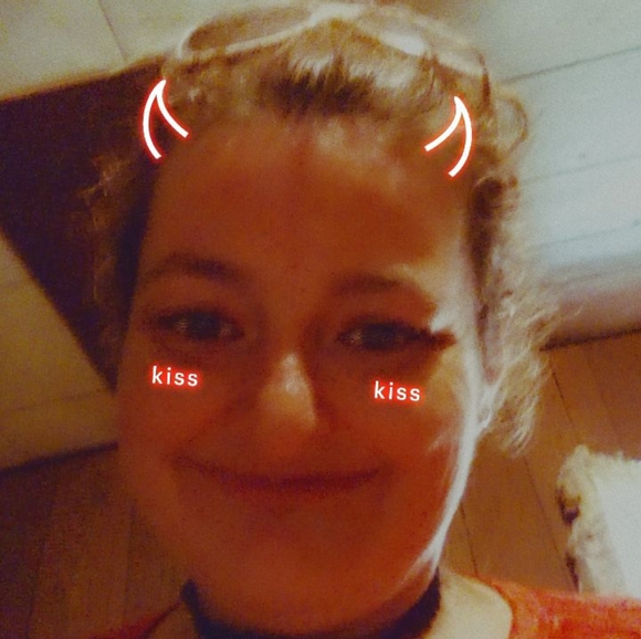 Meet your Posher, Amanda - Picture 2 of 2